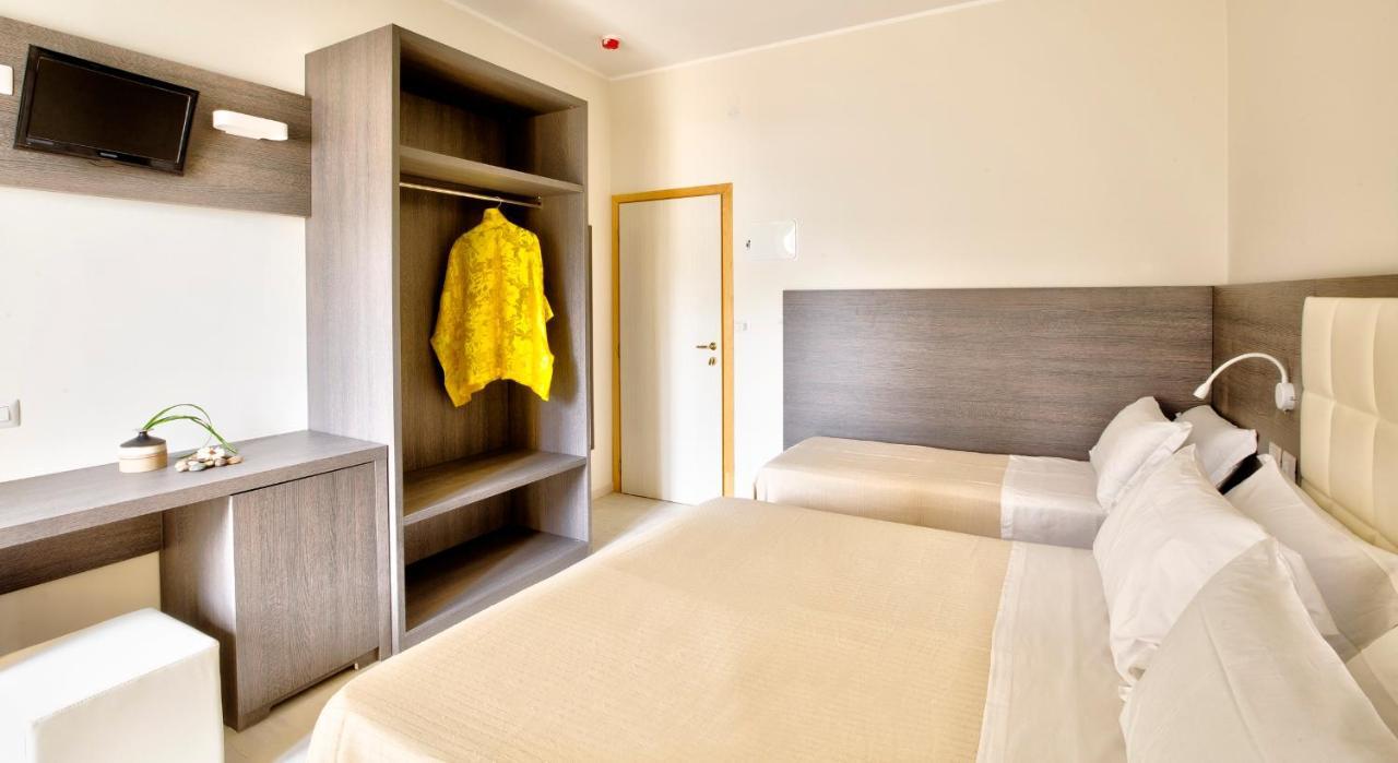 Hotel Clara Riccione Exterior foto